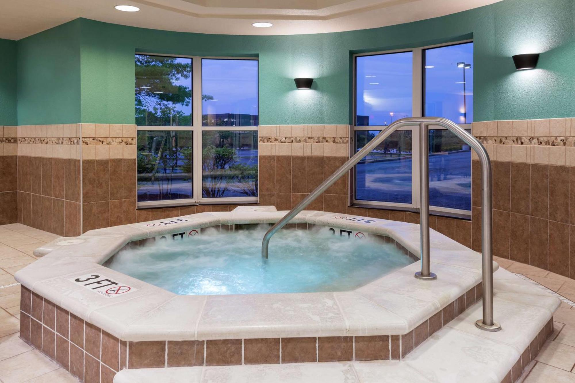 Homewood Suites By Hilton Cleveland-Бичвуд Экстерьер фото